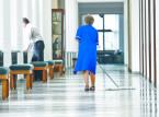 Rząd wprowadził minimalną stawkę godzinową, ale sam tyle za pracę płacić nie chce