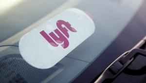 Logo Lyft w samochodzie, Los Angeles, Kalifornia, 13.11.2017